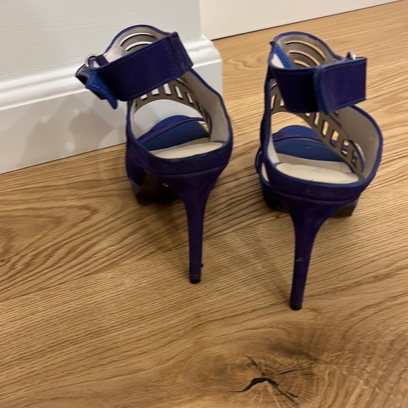 Kenneth Women's Cole Niko Cutout Leather Sandal in electric blue - Picture 6 of 8